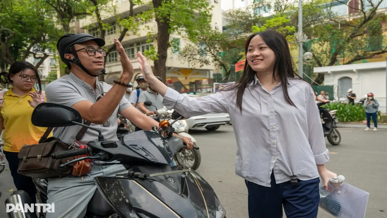 Thi lớp 10 Hà Nội: Gần 400 thí sinh bỏ thi môn ngữ văn, 1 em bị đình chỉ