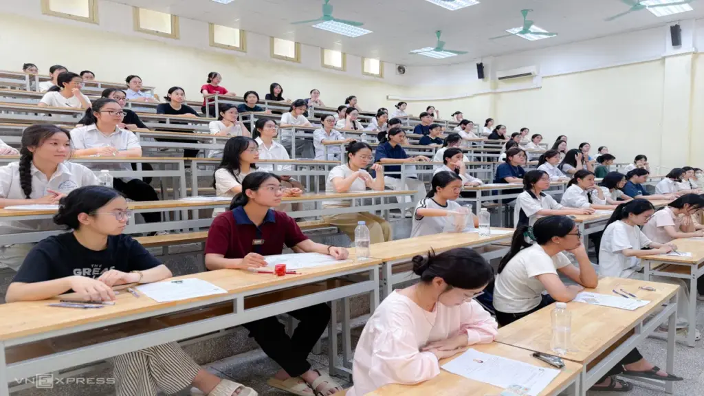 Thí sinh đổ về kỳ thi Sư phạm đông nhất trước nay