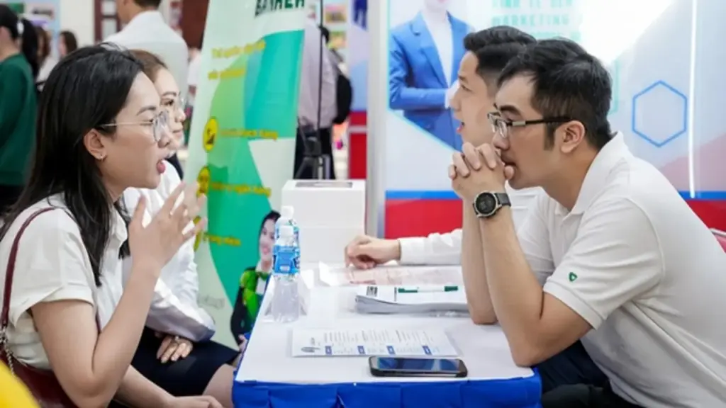 Thị trường lao động liên tục biến động, có nên nhảy việc ?