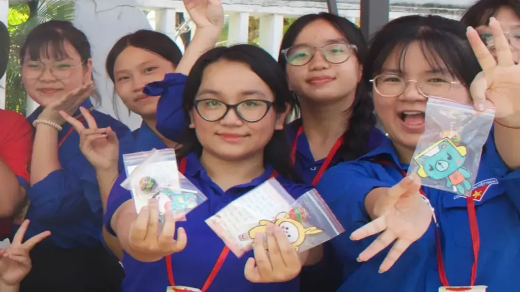 ‘Thi xong văn rồi, giỏi ha’ và chiếc kẹo tiếp sức sĩ tử thi vào lớp 10 Đà Nẵng