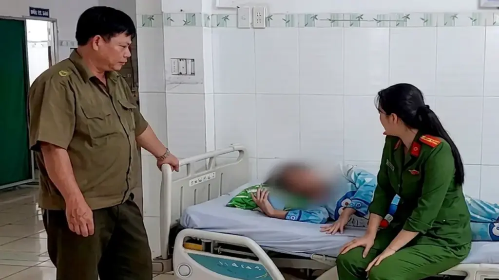 Thiếu nữ 15 tuổi loạn thần do dùng điện thoại nhiều đêm liền không ngủ