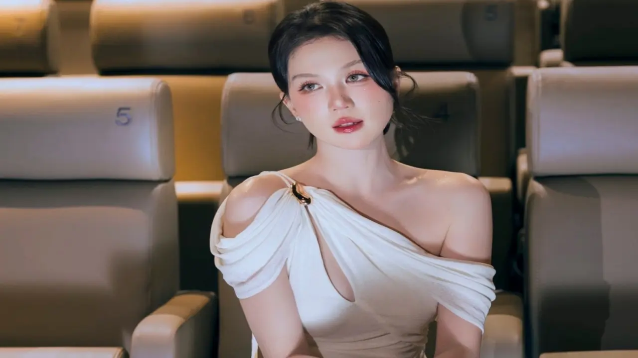 Thời trang đơn sắc của diễn viên Ngọc Trinh