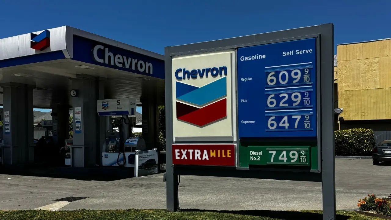 Thống đốc California kêu gọi dân tẩy chay trạm xăng Chevron