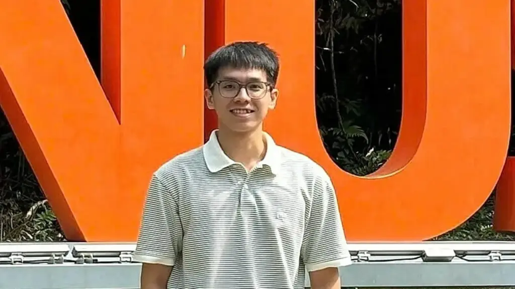 Thủ khoa học lập trình muộn, vào 'Big Tech' ở tuổi 23