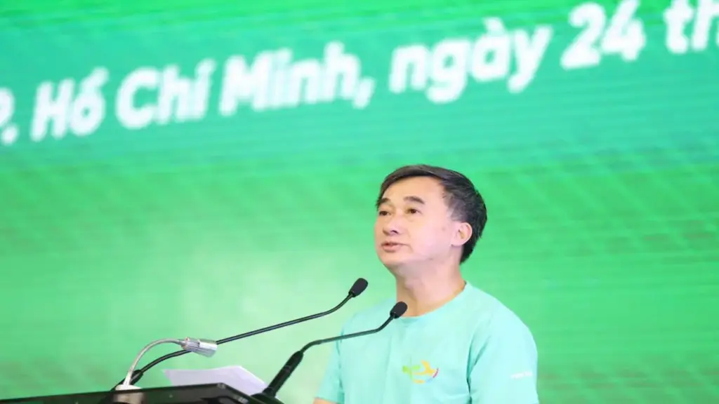 Thứ trưởng Bộ Y tế Trần Văn Thuấn: 'Phòng bệnh nằm ngay trong đôi giày đi bộ'