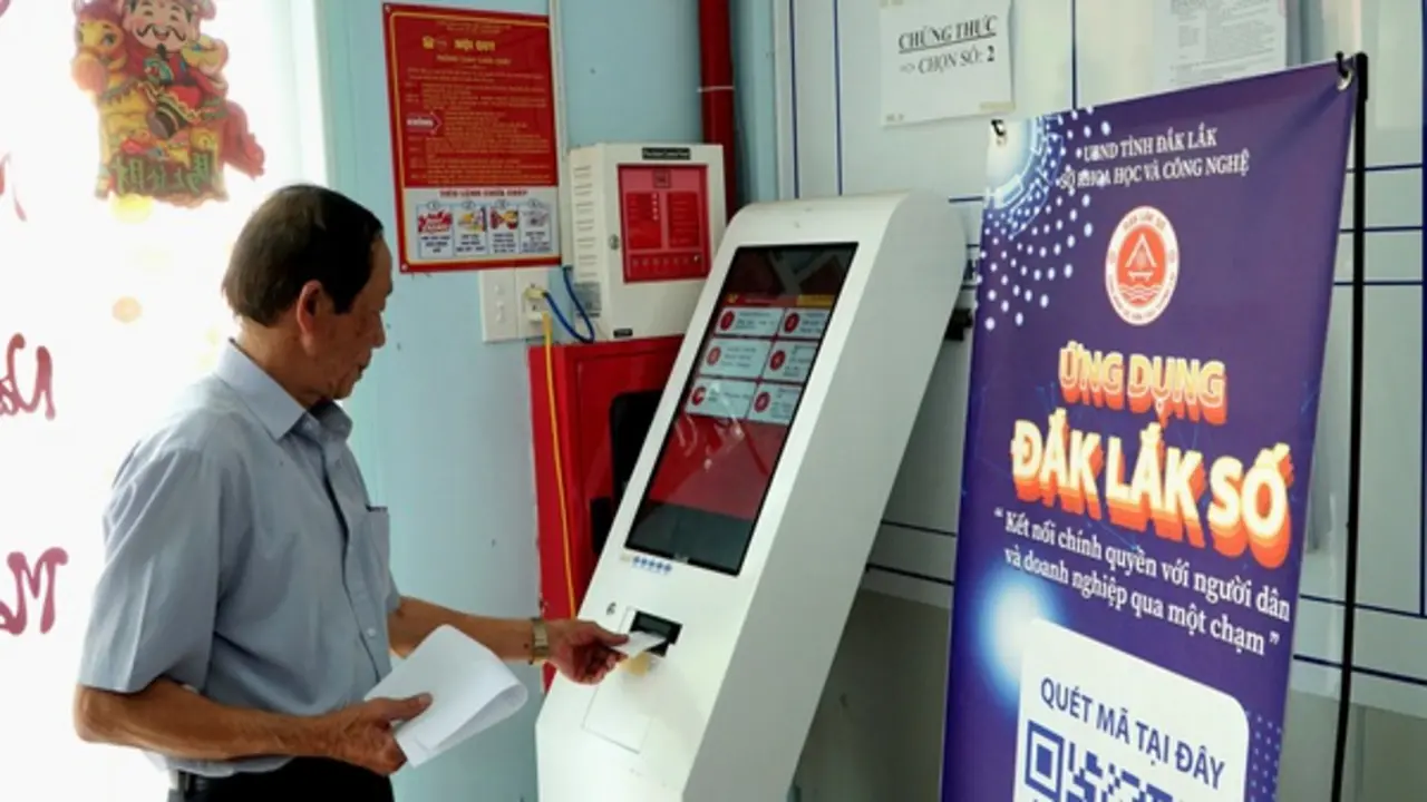 Thủ tục gọn, dân lợi: Cán bộ trẻ nâng cao sự hài lòng người dân