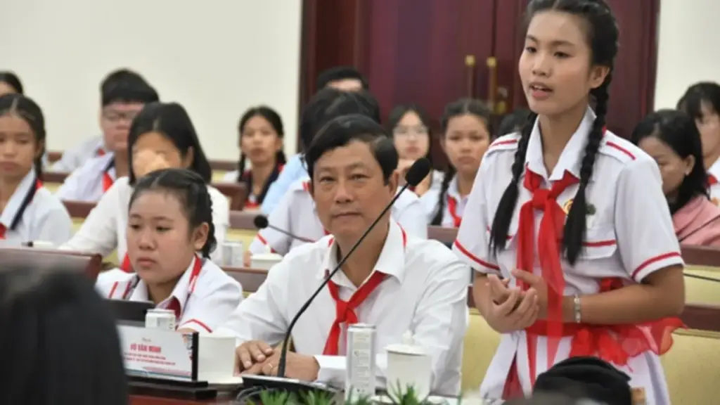 Thực phẩm bẩn khiến học sinh TP.HCM lên tiếng, đề xuất 'tem đổi màu' gây bất ngờ