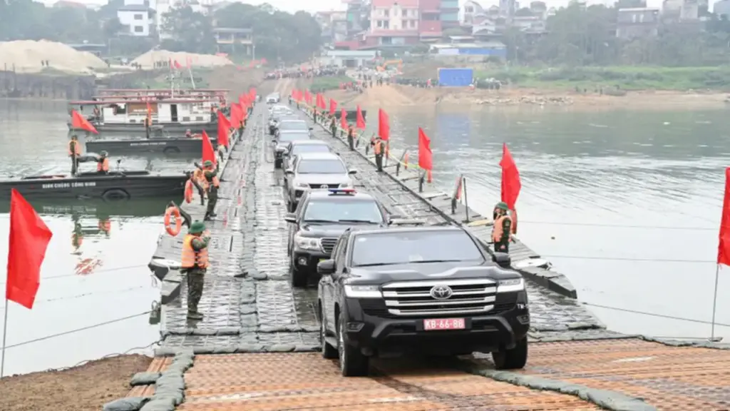 Thủy điện Sông Lô 8B xả lũ, cầu phao Đoan Hùng tạm dừng hoạt động