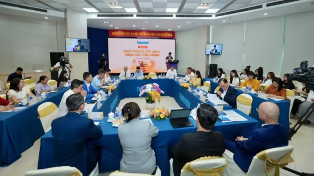 Tiêu dùng phải là 'bệ đỡ' cho nền kinh tế tăng trưởng cao