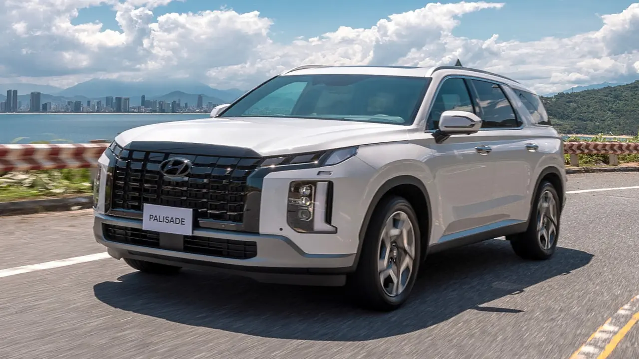 Tin tức giá xe: Hyundai Palisade giảm niêm yết tới 170 triệu, khởi điểm tiệm cận Ford Everest 'base'