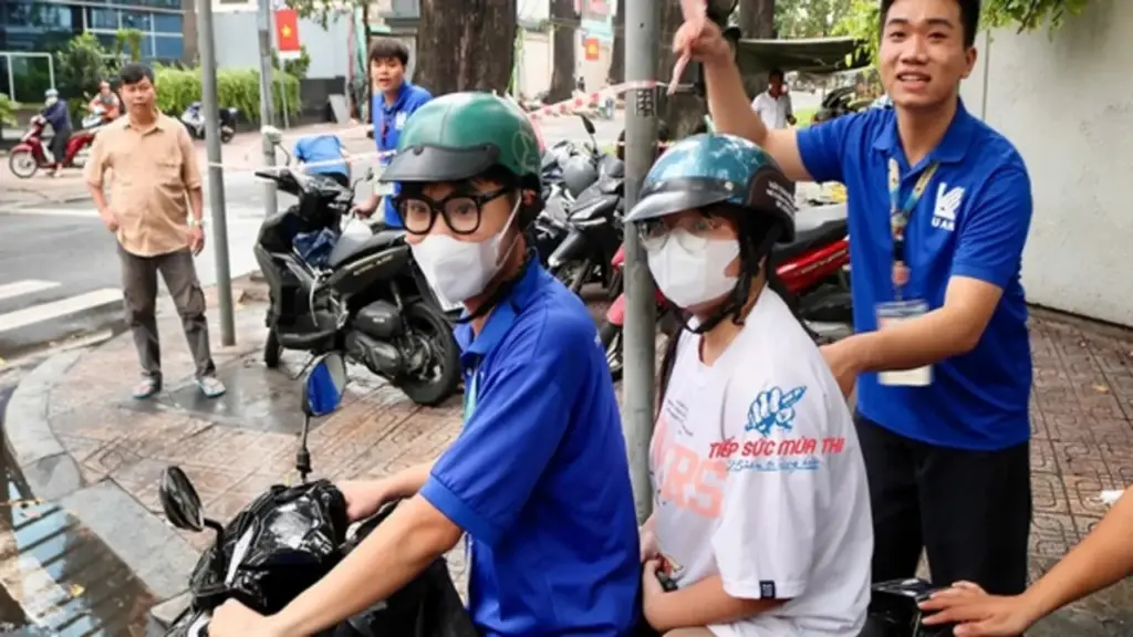 Tình nguyện viên tốc hành 'ứng cứu' thí sinh thi năng khiếu trước giờ G