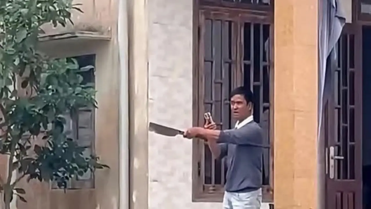Tỉnh táo với 'quyền lực ảo'