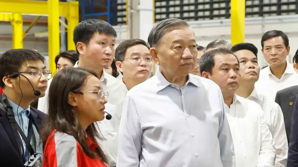Tổng Bí thư, Chủ tịch nước thăm Trung tâm thử nghiệm đường sắt Singapore