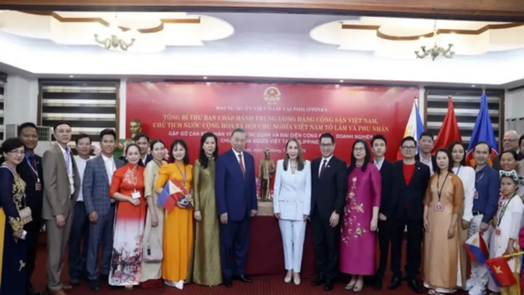 Tổng Bí thư, Chủ tịch nước Tô Lâm gặp gỡ cộng đồng người Việt Nam tại Philippines