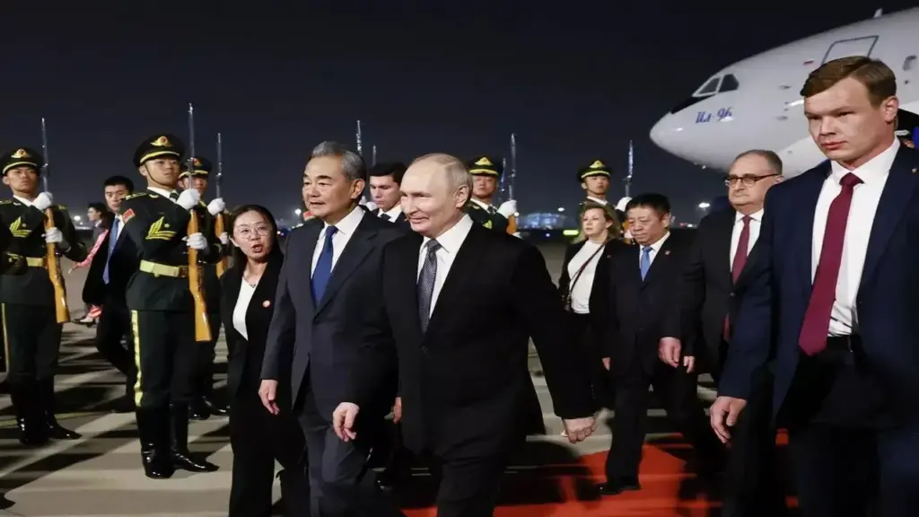 Tổng thống Putin hạ cánh xuống Bắc Kinh, bắt đầu chuyến thăm Trung Quốc