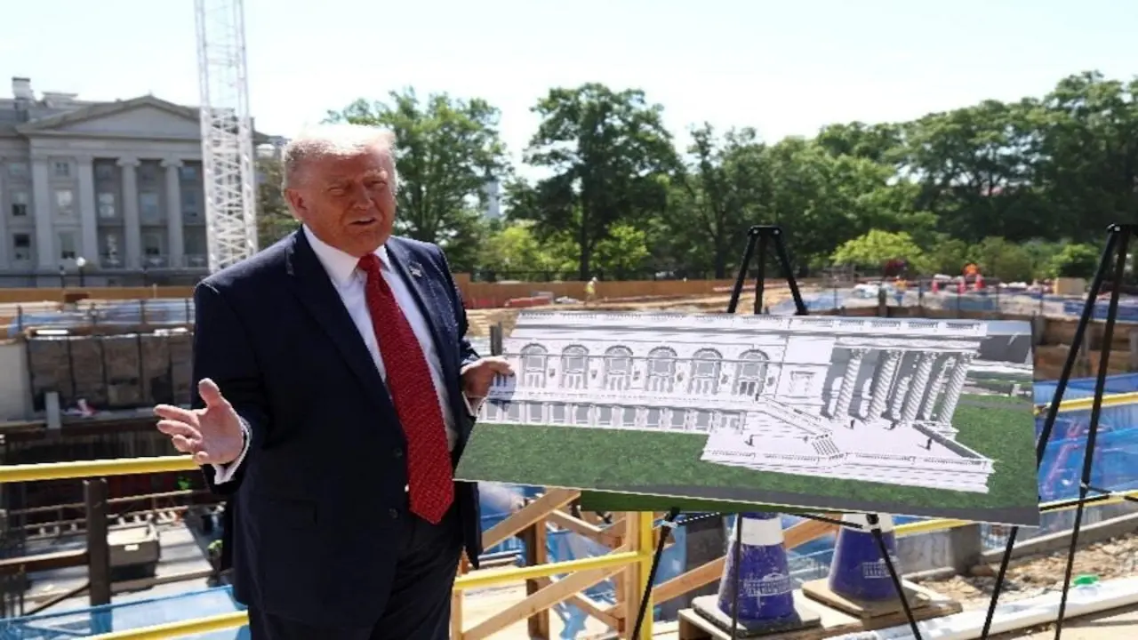 Tổng thống Trump khoe về "đế chế UAV" trên nóc phòng khiêu vũ Nhà Trắng