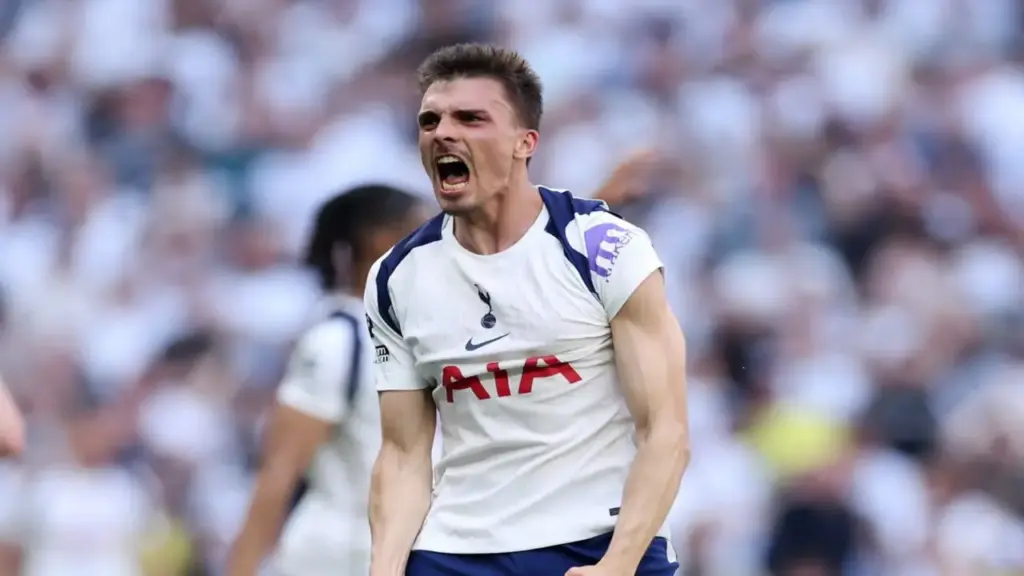 Tottenham 'sống sót' thần kỳ, West Ham rớt hạng