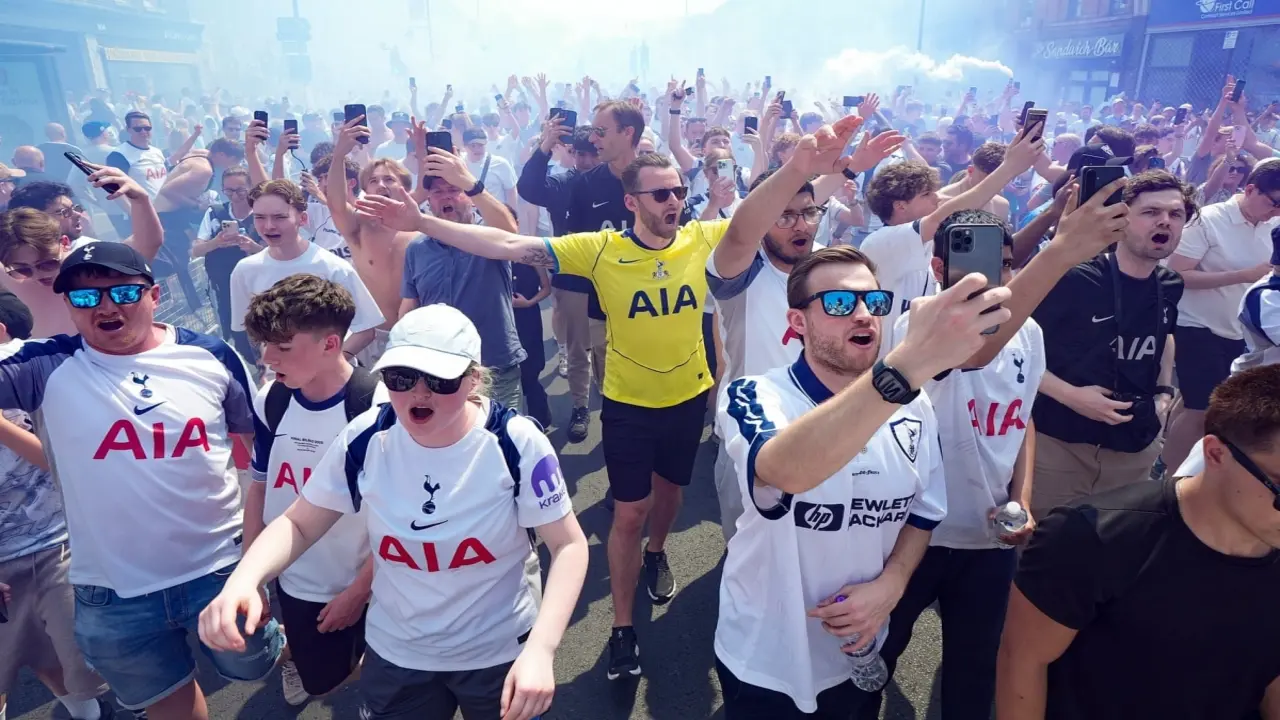 Tottenham và West Ham đua trụ hạng