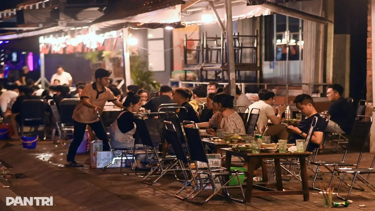 TPHCM nghiên cứu xử lý lấn chiếm vỉa hè từ ảnh chụp của người dân