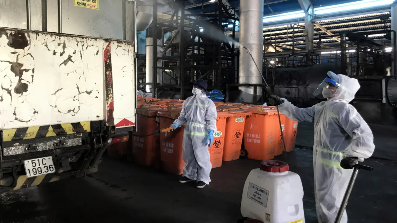 TP.HCM thử nghiệm xử lý rác y tế bằng 'nước cận tới hạn'