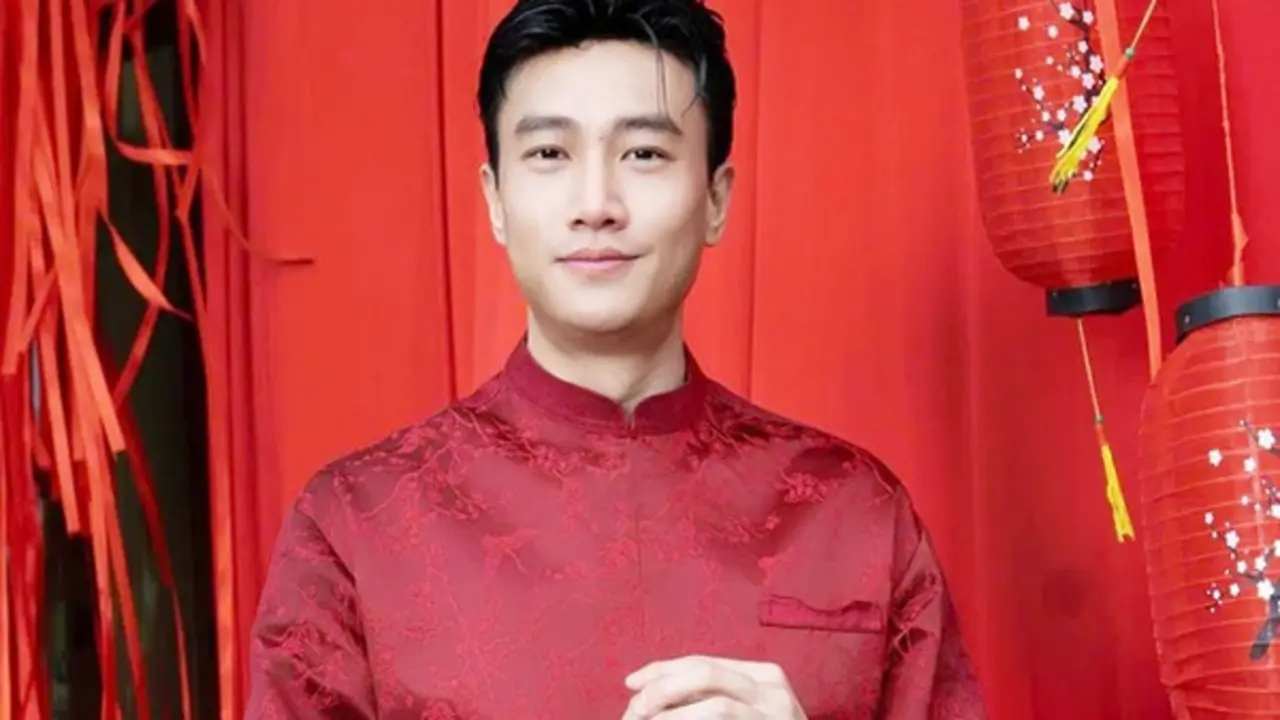"Trai hư showbiz" công khai bức ảnh khóa môi người thương bí ẩn