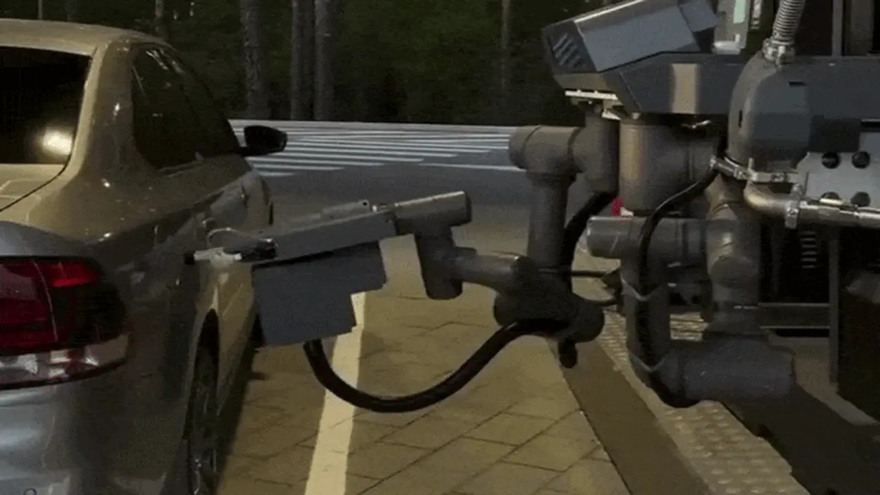 Trạm xăng hiện đại nhất thế giới: Robot mở nắp, bơm xăng cho ô tô, còn có tụ sạc cho xe điện