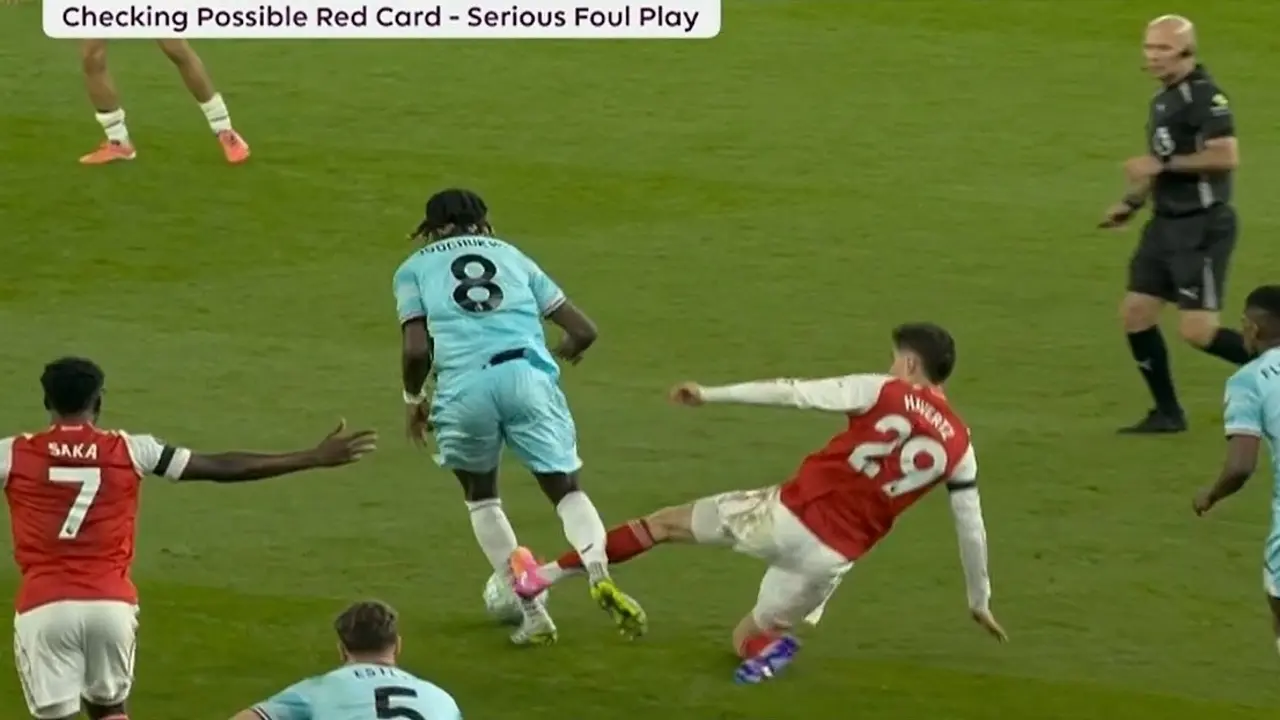 Tranh cãi khi Havert thoát thẻ đỏ trong trận thắng của Arsenal