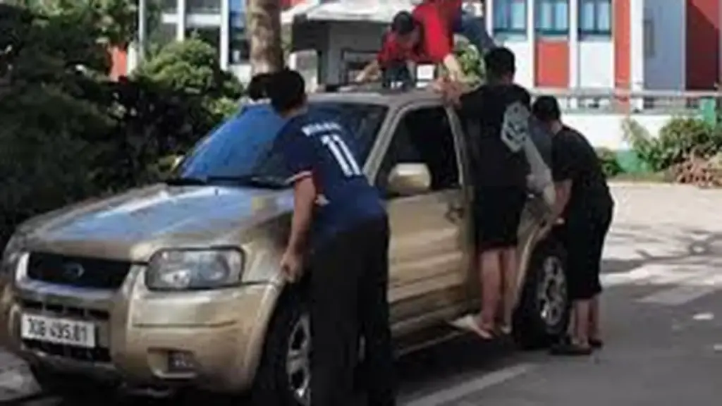 Trào lưu lắc xe trước khi nổ máy để hòa trộn xăng E10, chuyên gia lên tiếng