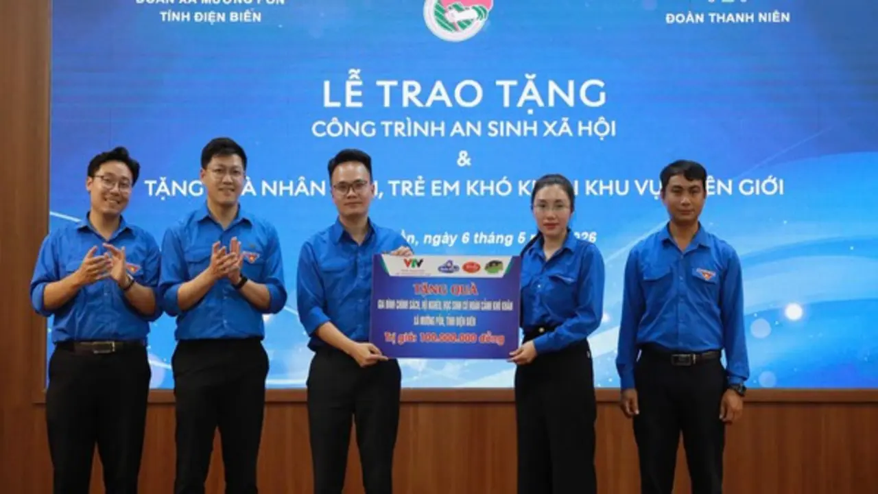 Trao tặng trẻ em vùng biên nhiều công trình an sinh xã hội