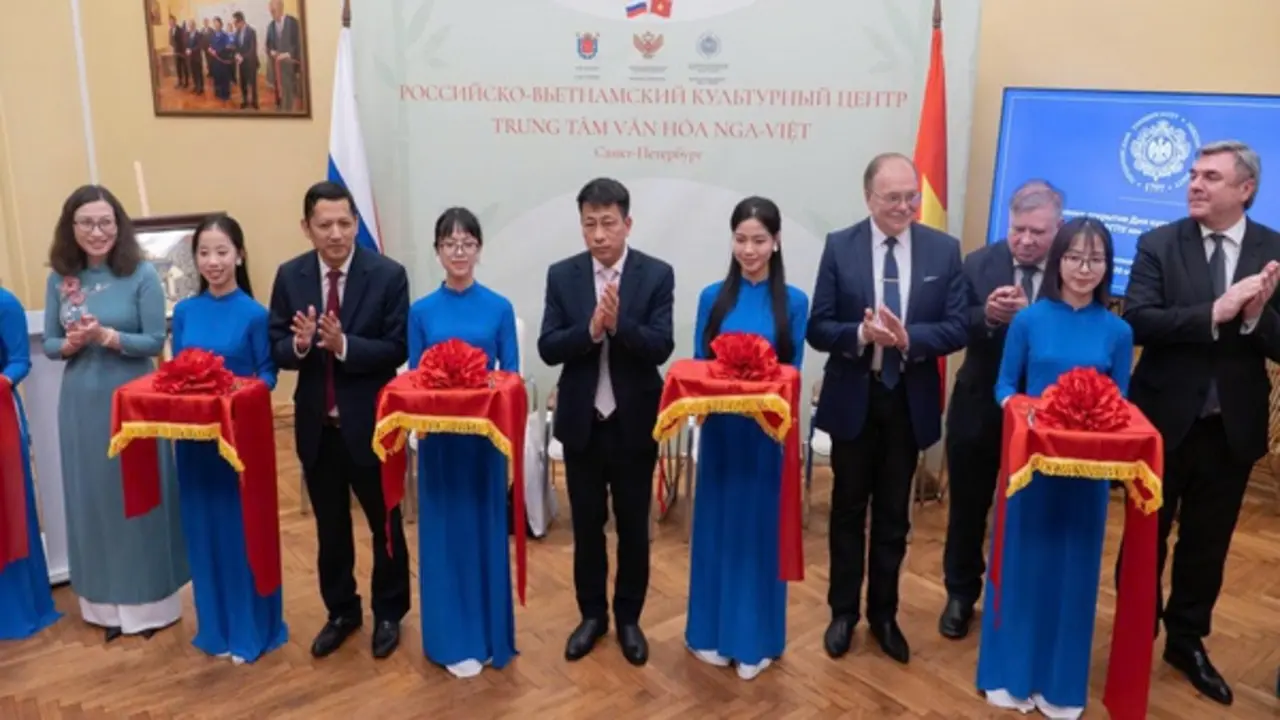 Trao tặng “Tủ sách Việt Nam” tại Nga, lan toả tri thức và văn hoá Việt