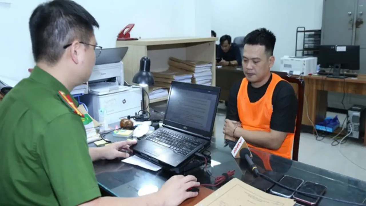 Triệt phá đường dây phát lậu bóng đá "Bún Chả TV", khởi tố 10 đối tượng