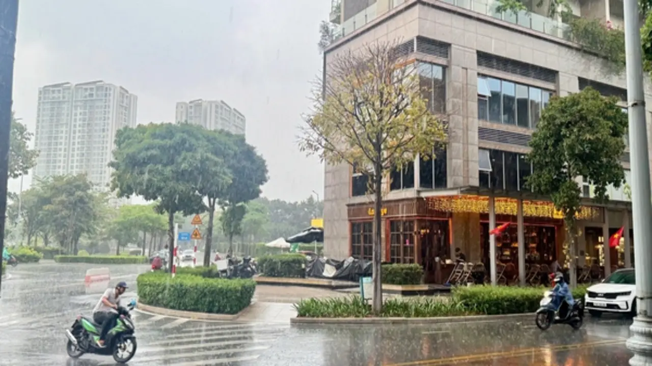 Trời chuyển mưa, nhiều người 'chuyển mood'
