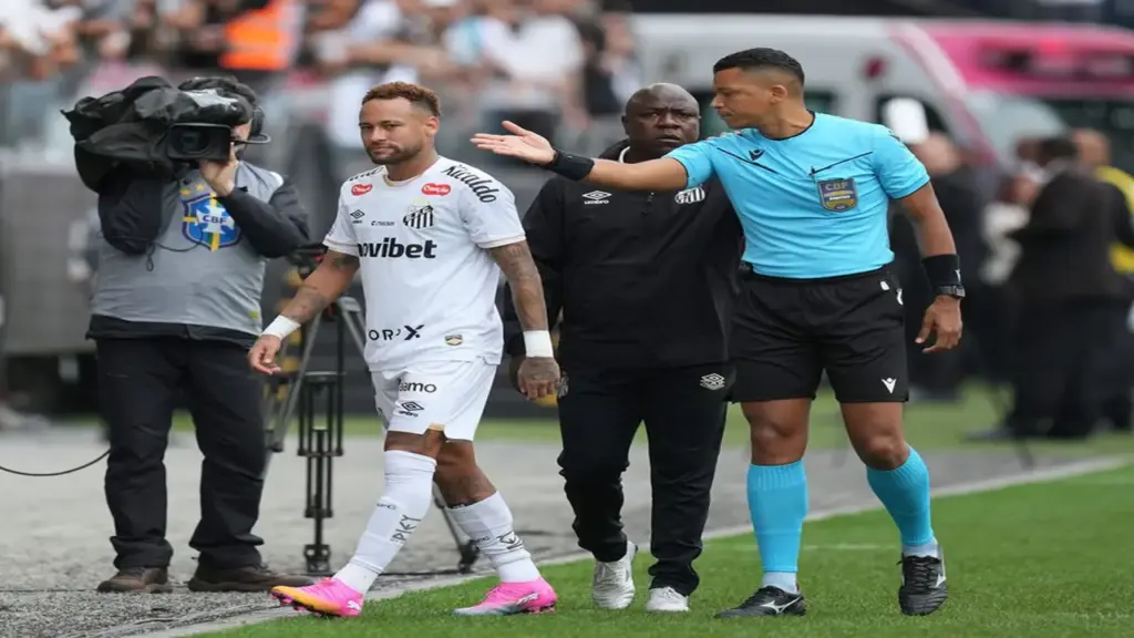 Trọng tài 'ngớ ngẩn' khiến Neymar xa rời vé dự World Cup 2026