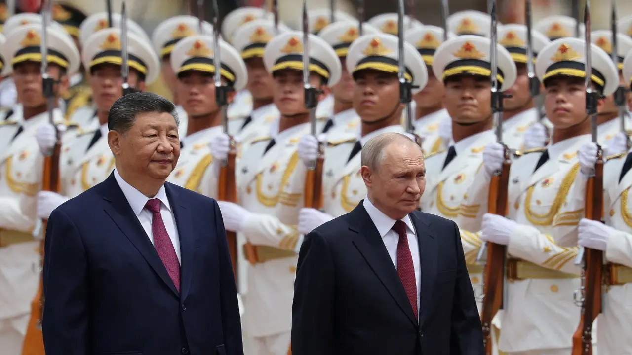 Trung Quốc bắn 21 loạt đại bác chào đón ông Putin