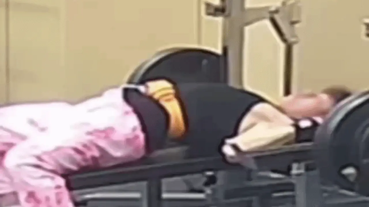 Trung Quốc: Suýt mất mạng vì bị thanh tạ 145kg đè vào cổ khi tập gym
