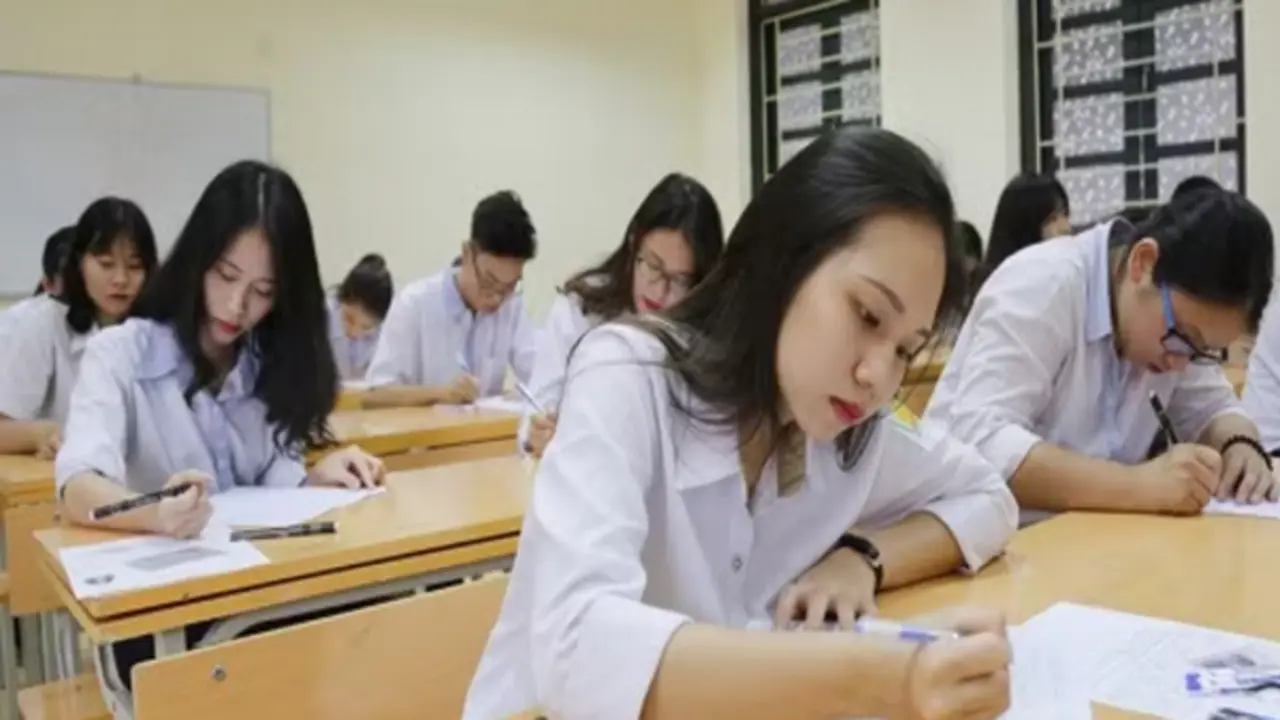 Trước giờ G, cha mẹ tuyệt đối đừng làm 3 điều này nếu không muốn con thêm áp lực thi cử