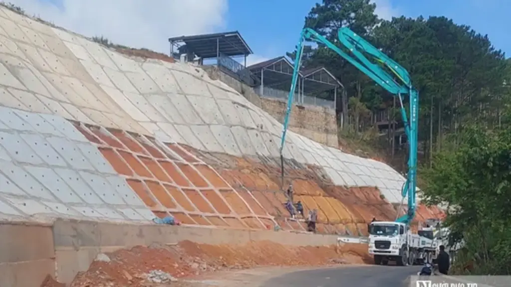Trước mùa mưa bão, Lâm Đồng tăng tốc xử lý các “điểm nóng” sạt lở trên quốc lộ