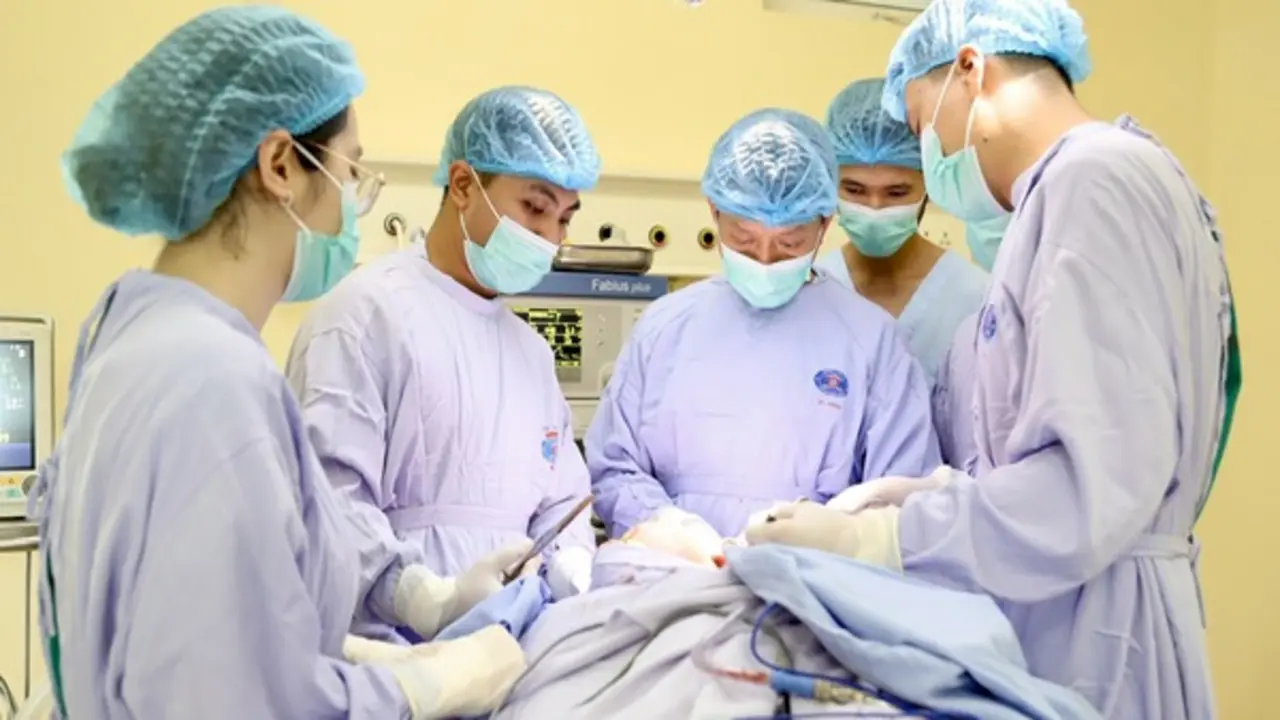 Từ tuyệt vọng đến hy vọng: Thiếu niên nghèo 16 tuổi vượt "cửa tử" nhờ ca phẫu thuật đặc biệt