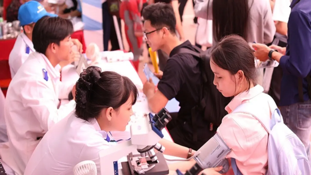 Tuyển sinh ĐH 2026: Thêm nhiều tổ hợp môn mới cho ngành sức khỏe