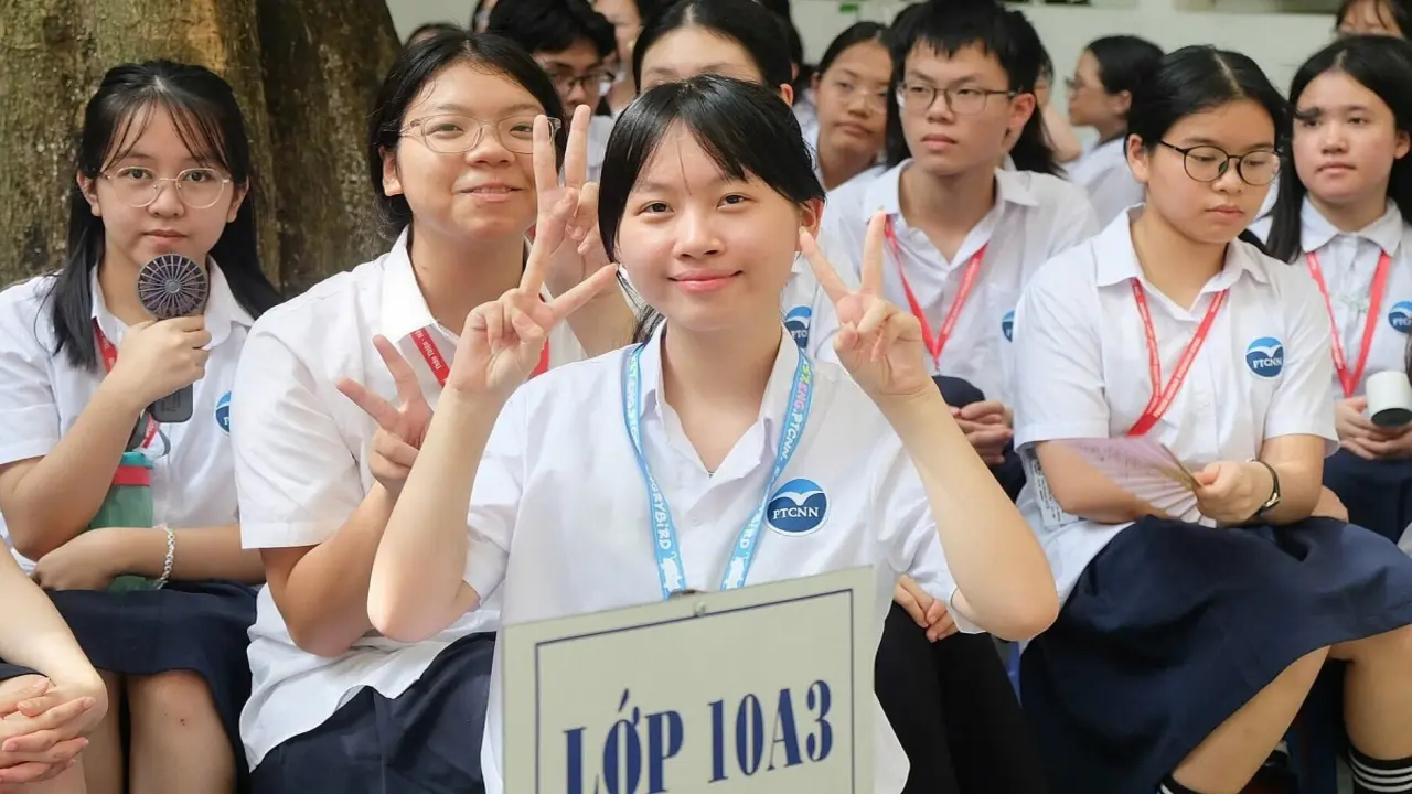Tỷ lệ chọi lớp 10 chuyên Ngoại ngữ tăng, cao nhất 1/14