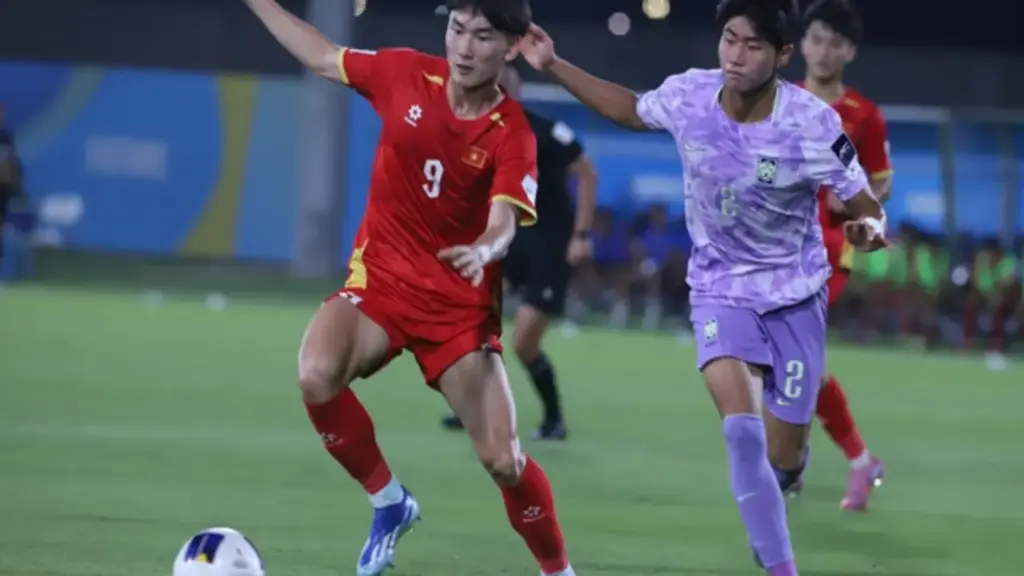 U.17 Việt Nam trở thành đội bóng bản lĩnh ra sao, HLV Roland tiết lộ cực hay