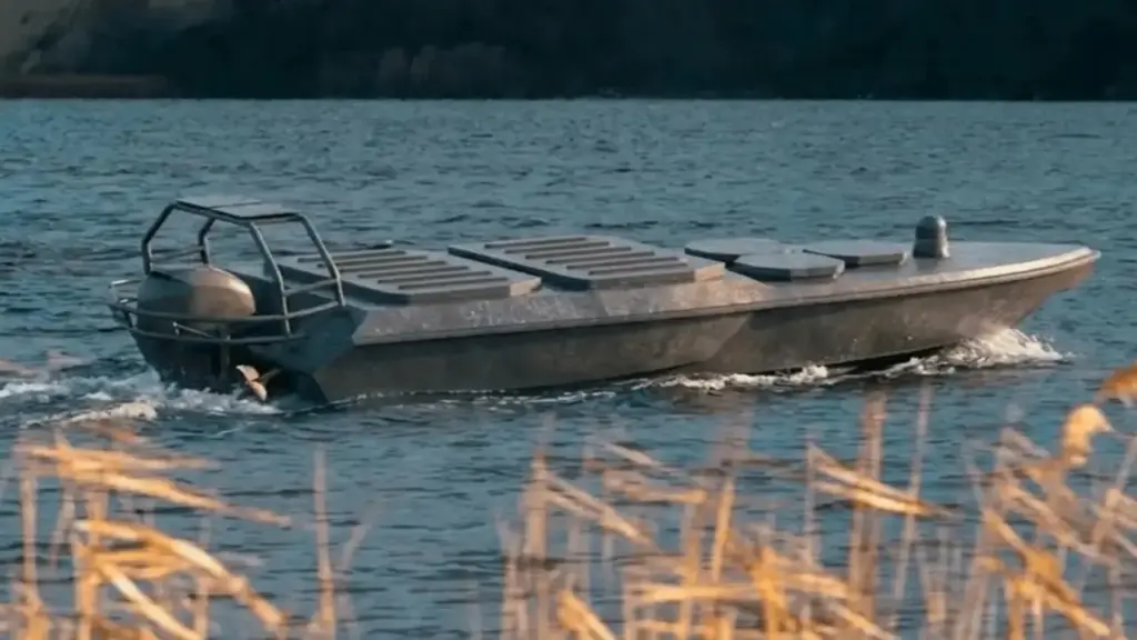 Ukraine hé lộ "tàu sân bay" không người lái mang 27 UAV AI