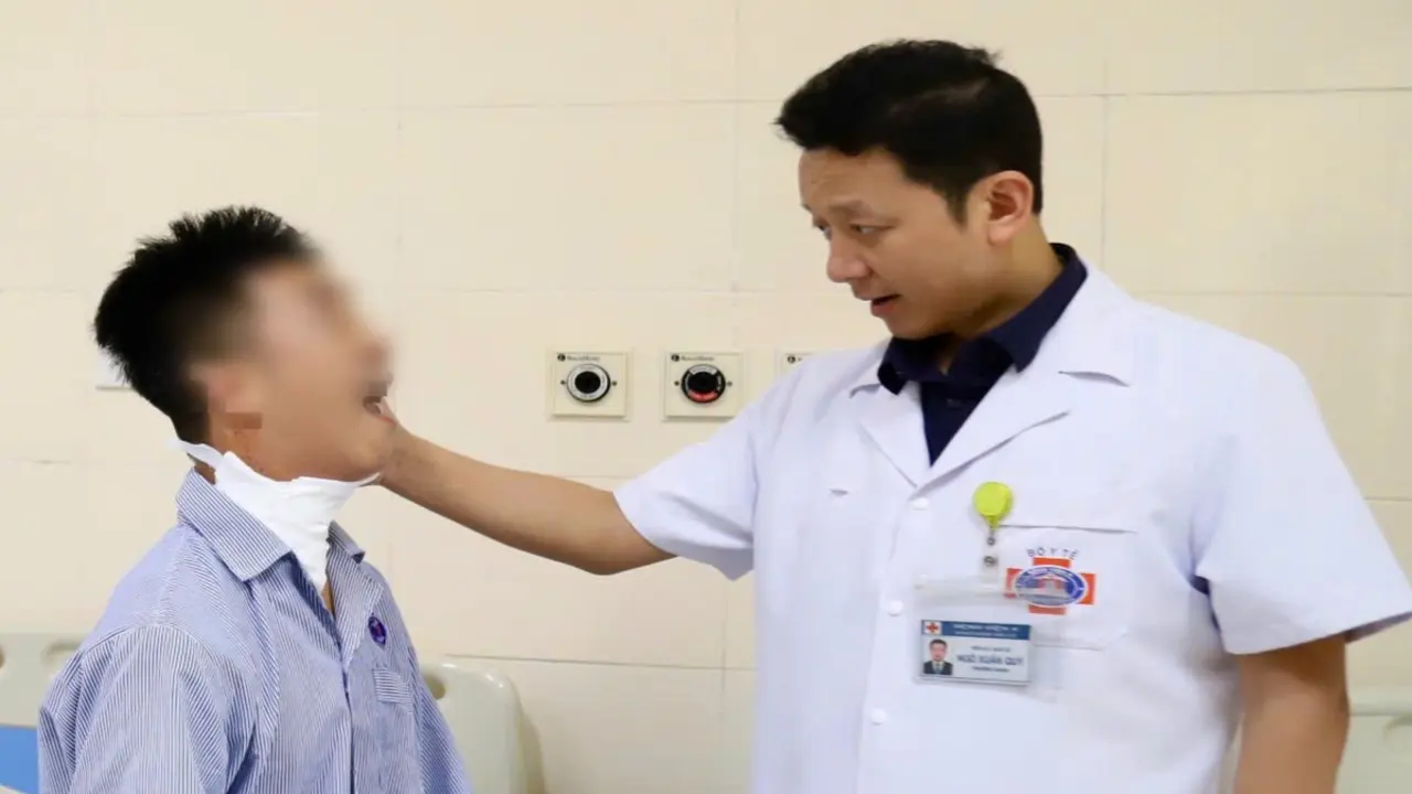 Ung thư lưỡi dễ nhầm lẫn với nhiệt miệng: Dấu hiệu nào để phát hiện sớm?