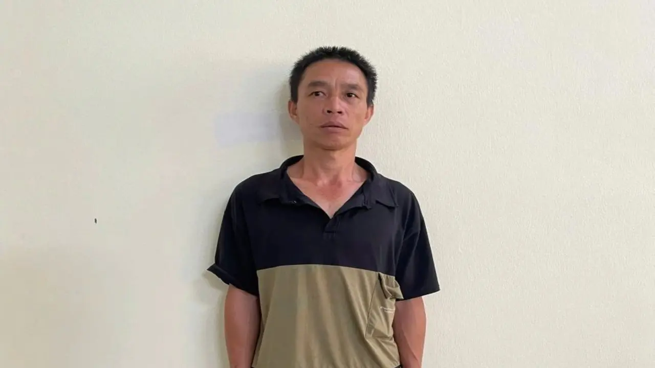 Về nhà lấy dao đâm bạn cùng thôn vì mâu thuẫn trong đám tang