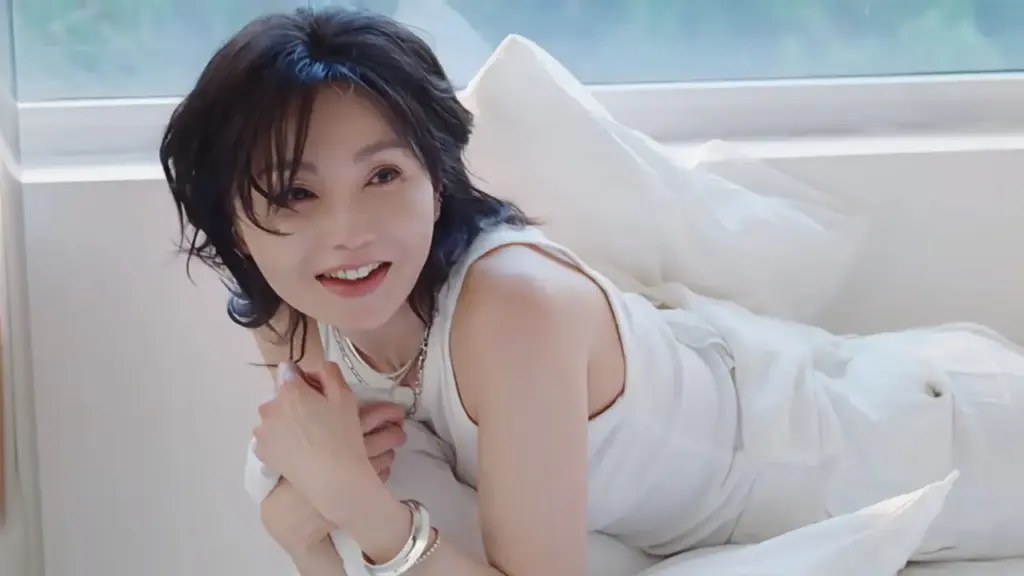 Vẻ thanh lịch của Trương Mạn Ngọc