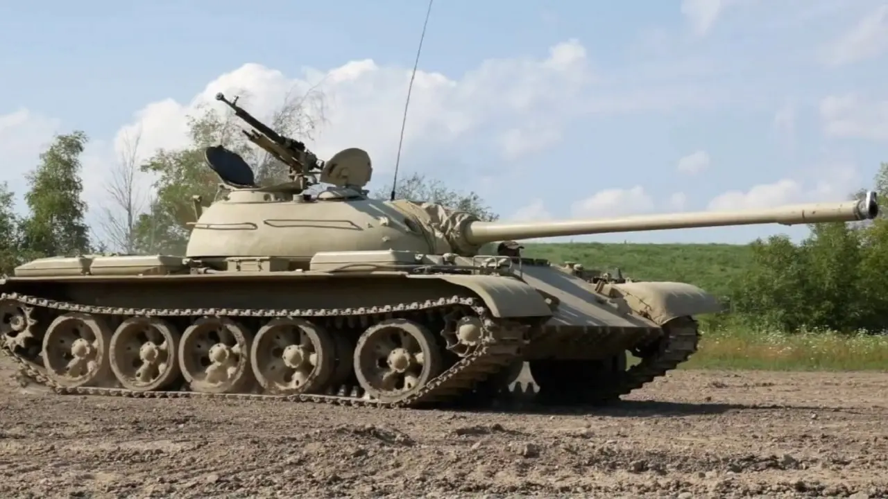 Vì sao T-54/55 được mệnh danh là “AK-47 của thế giới xe tăng"?