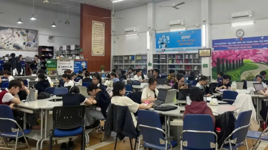 Vì sao thư viện vẫn kín chỗ giữa thời AI?