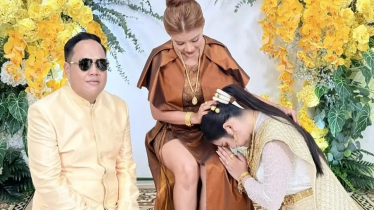 Vợ cả dẫn đầu đoàn rước dâu, cưới thêm vợ 2 cho chồng gây chú ý