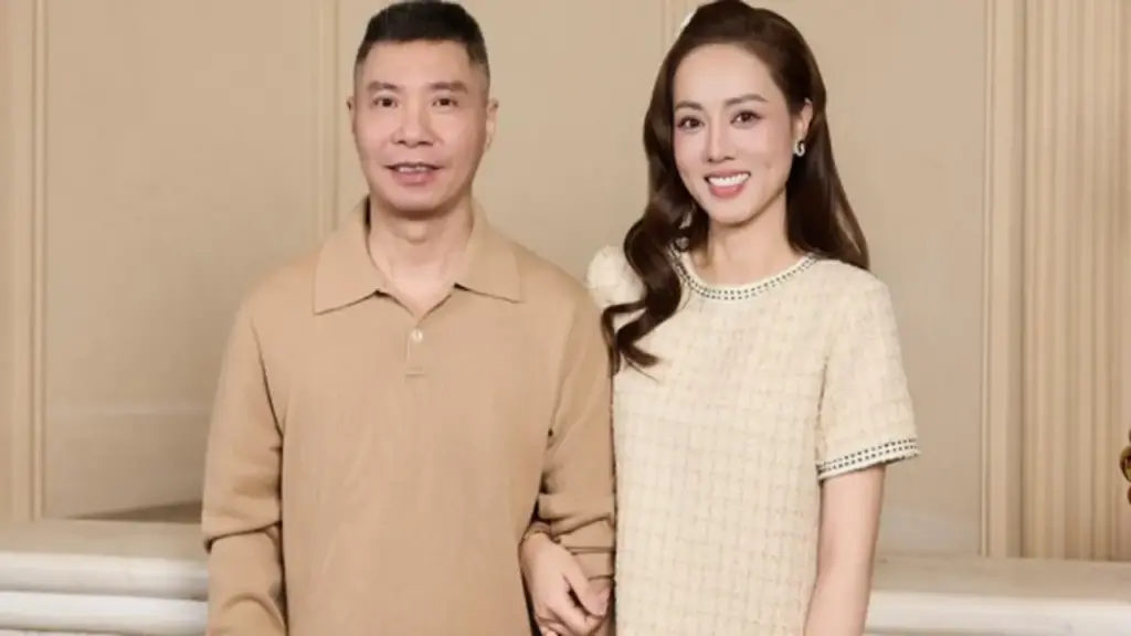 Vợ NSND Công Lý đáp trả câu đùa kém duyên về hôn nhân