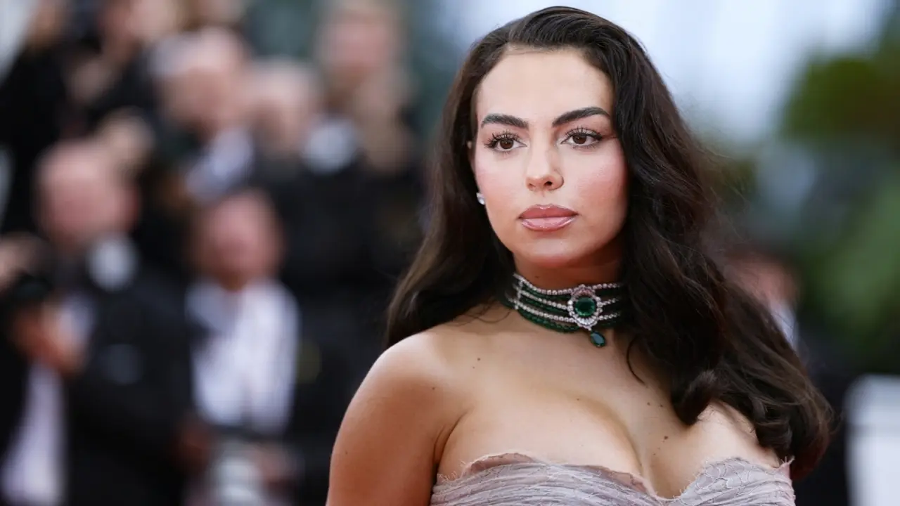 Vợ sắp cưới Ronaldo gợi cảm ở Cannes